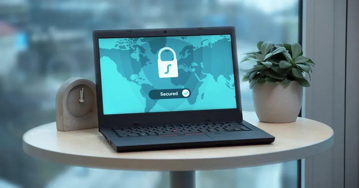 Laptop con controles de seguridad para proteger datos personales